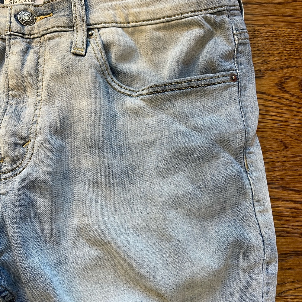 Signature Men’s Levi Strauss & Co. Distressed Denim Faded Light Wash Jeans 34x32 - Picture 3 of 16